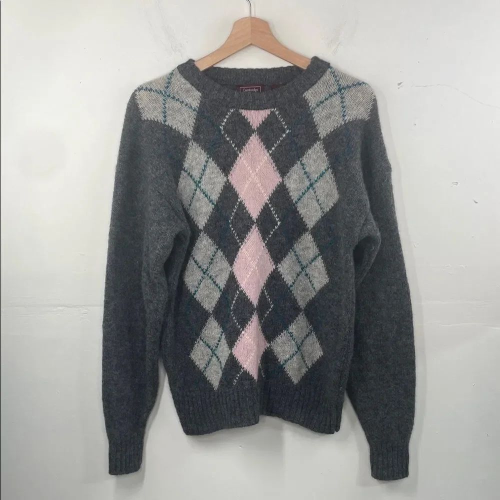 Cambridge Classics Men’s  Classic Argyle Wool Sweater in Gray Medium